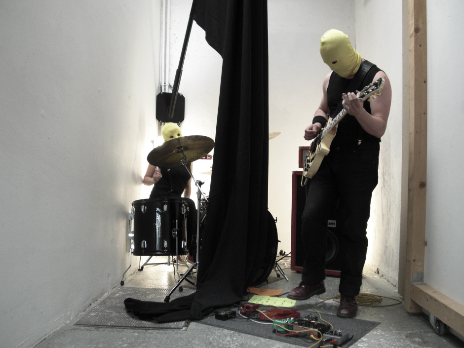 Jonathan Naas | Pulver live performance at Saint-Valentin Art Space, Lausanne.